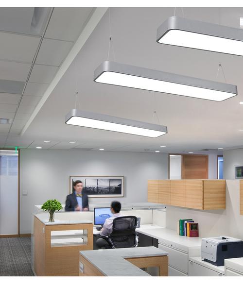 现代简约办公室吊灯led长条灯创意办公照明商场亮工作室工程灯