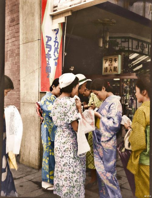 昭和12年(1937年)鞋店前购物的女性们-爱卡汽车网论坛