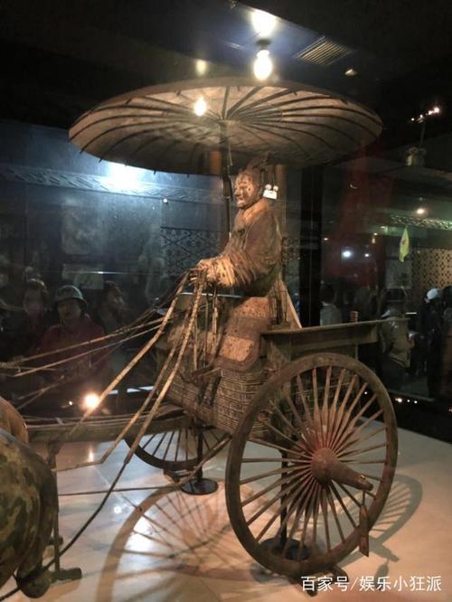 铜车马展 1980年12月在秦始皇陵西侧20米处发掘了两乘大型彩绘铜车.