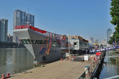 南方都市报珠江惊现航母全国首艘军事主题游船华夏保险号广州首航