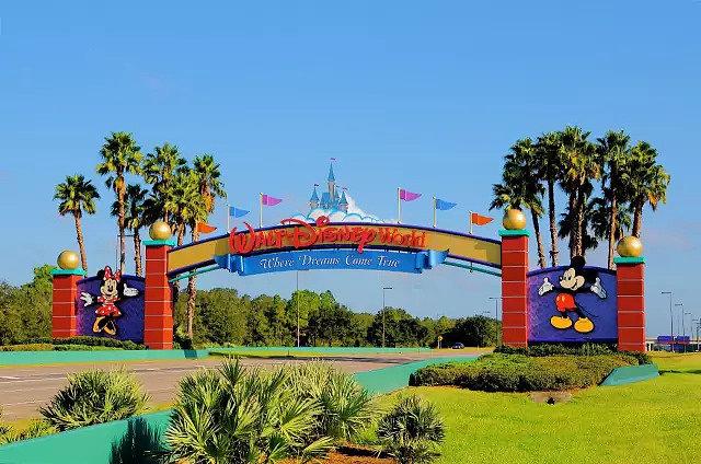 老鼠哥和大家分享一下迪士尼乐园的入口大门案例供大家参考游乐场大门