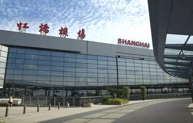 "现在,旅客前往上海虹桥机场t2停车库泊车,不用入库取卡,出库交卡