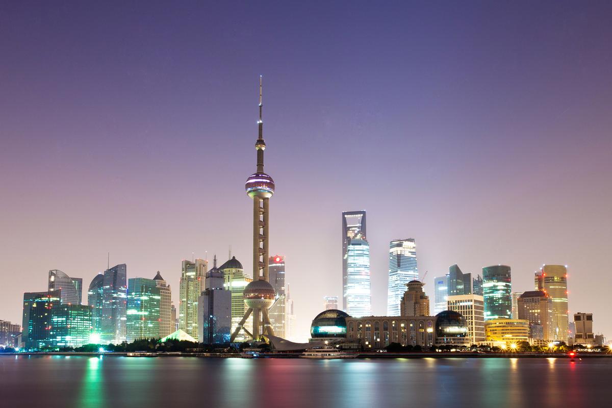 位于上海市浦东新区陆家嘴金融贸易区,是上海的标志性建筑之一