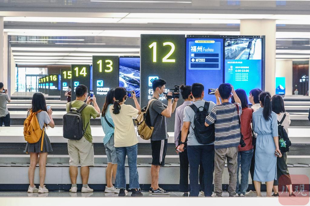 天府机场分公司机电设备部经理杨建伟介绍,天府国际机场不仅提供自助