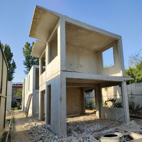 通过统一模具采用钢筋混凝土整体结构设计预制,规格齐全;房屋整体性好