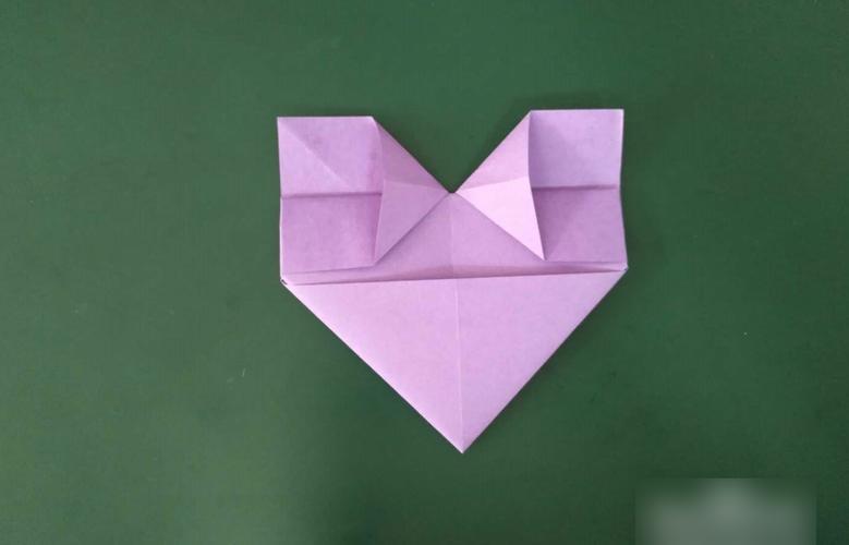 正方形折纸怎么折爱心