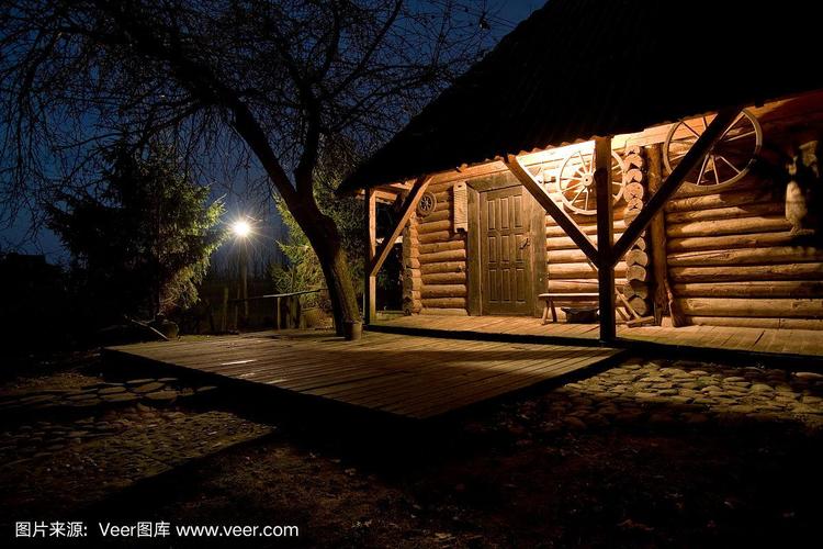 夜晚的木屋