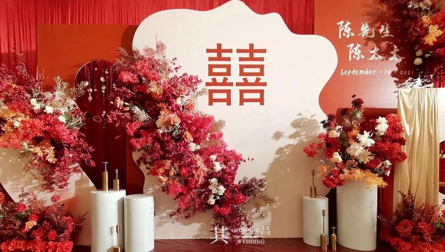 新中式红加香槟婚礼场地布置