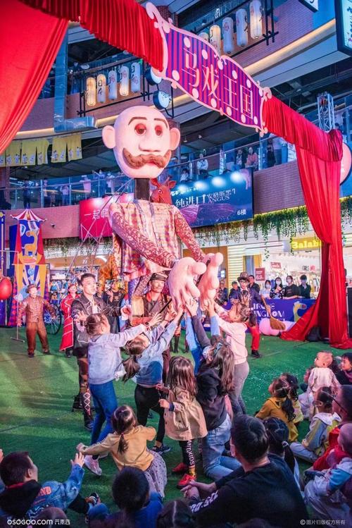为了尊重所有动物,免于残酷虐待,剧团使用了巨型木偶创作出无暴力