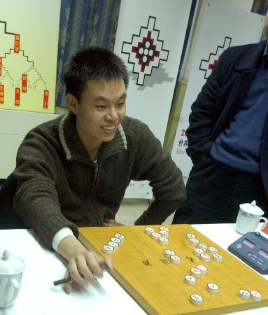 图文-世界象棋大师赛决赛第一局 许银川笑逐颜开