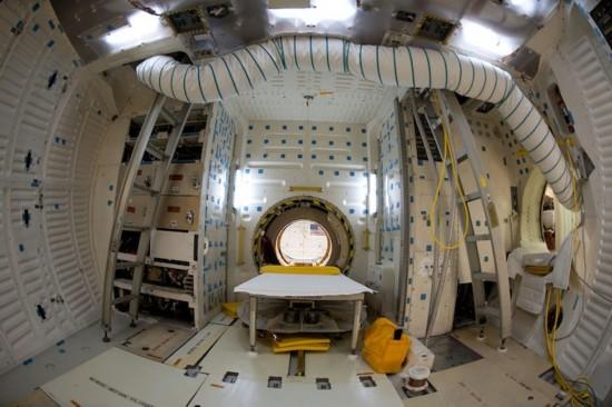 揭秘:美国航天飞机驾驶舱内部啥样?