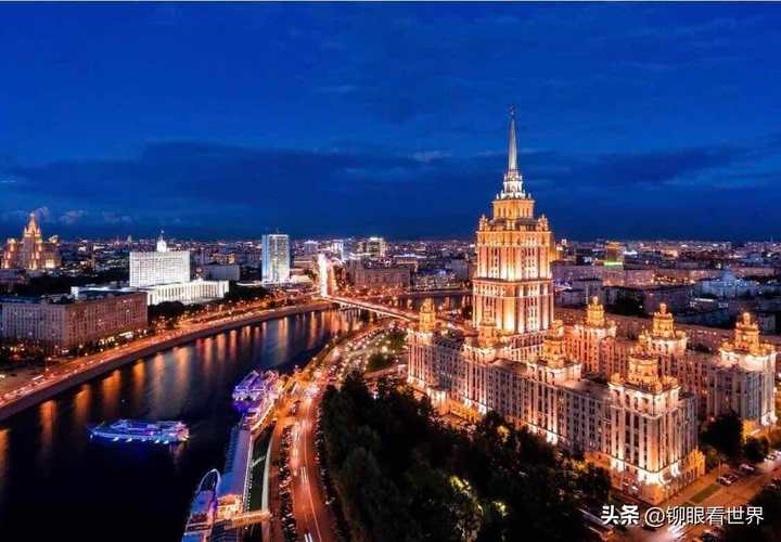 这座城市的繁荣和奢华与俄罗斯其他地区形成了鲜明对比.
