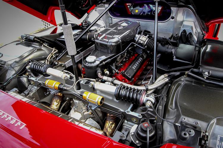 v12引擎是最原汁原味的f1引擎,因为这个引擎正是来自于法拉利f1赛车