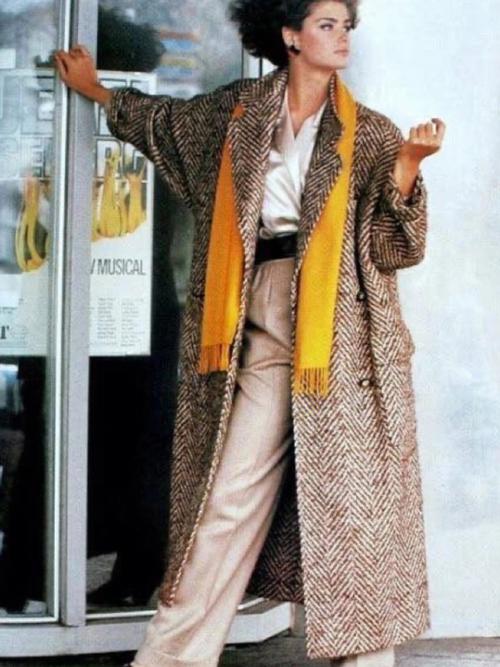 又飒又酷的80年代时髦女士大衣穿搭