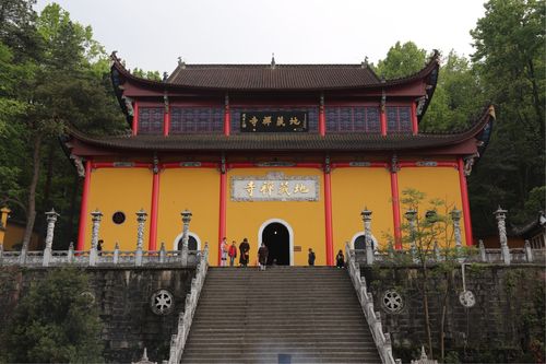 是九华山最精华,最神圣的地方,因为这里保藏有地藏菩萨的肉身.