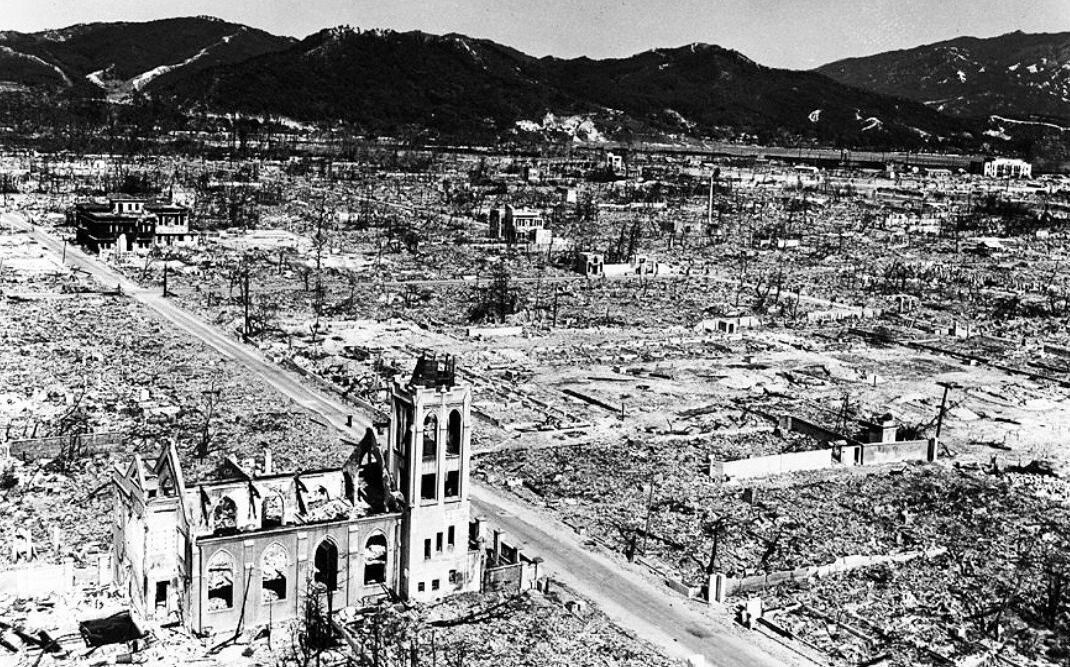 老照片美国原子弹轰炸日本广岛整座城市被瞬间灰飞烟灭