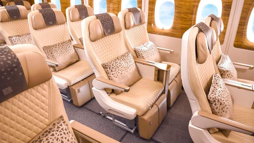 阿联酋航空的a380高级经济舱将会提供了40英寸的座椅间距,以及19.