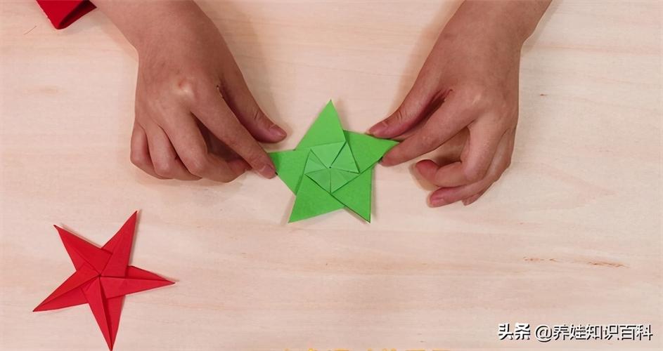 折五角星的简单方法教给宝宝们,手工折纸好处多,快快学起来吧