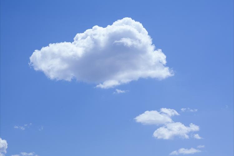 蓝色天空云5k风景壁纸