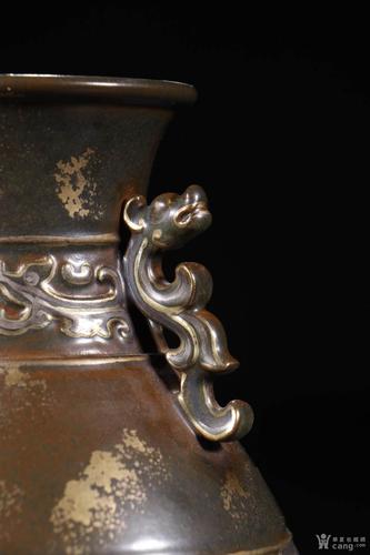 仿古工艺品 铜器 旧藏 乾隆年制 款精铜錾刻饕餮纹双龙耳瓶  【规格】