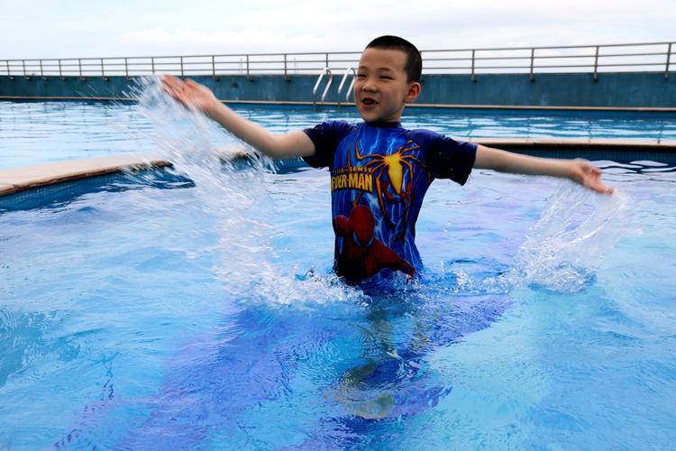 珠海长隆行之一 一一爱游泳的小孩