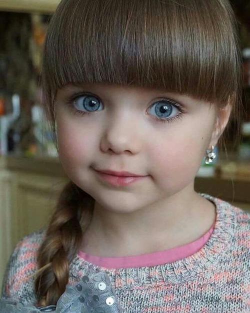 刚满6岁的俄罗斯小女孩 anastasiya knyazeva,年纪虽小却已经有"世界