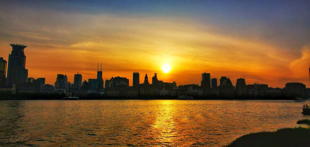 日出摄于上海市浦东