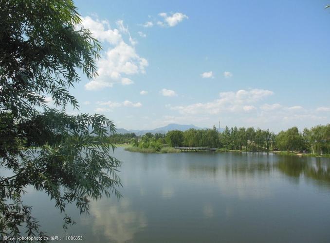 关键词:山水风景 风景图片 山水 树木 蓝天 远山 湖水 自然风景 风景