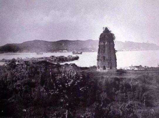 1924年雷峰塔倒塌一座神秘地宫显现还有一堆小白蛇
