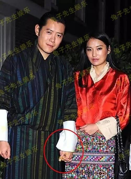 30岁不丹王后重获君主心轻抚头发对国王撒娇爱情经历住了考验