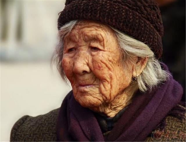 90岁陕西老太拒绝上户口,死前道出真实身份,让人心酸不已