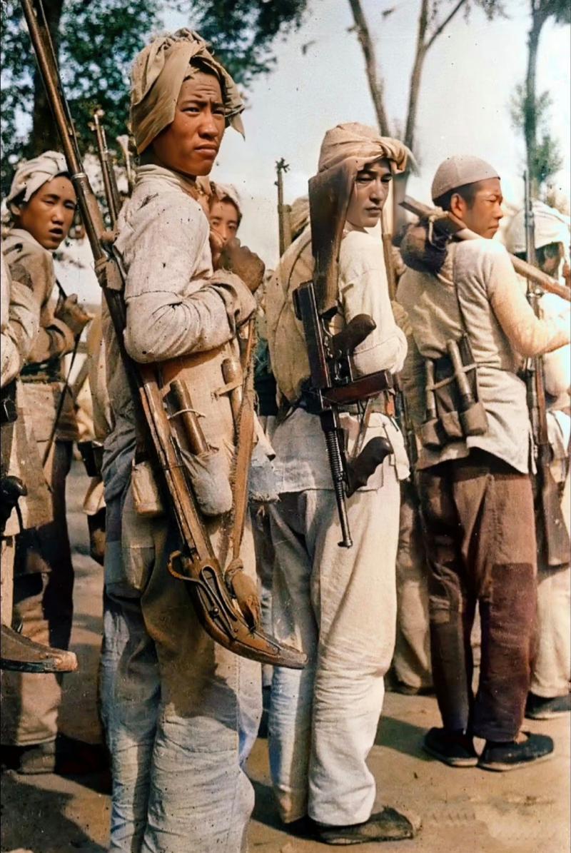1944年的陕北,一支八路军打鬼子的队伍,虽然这支队伍的武器并不统一,