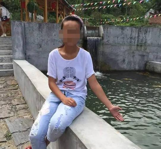 2016年3月 2016年4月 去年4月,南京一名年仅14岁的初中女生突然从12楼