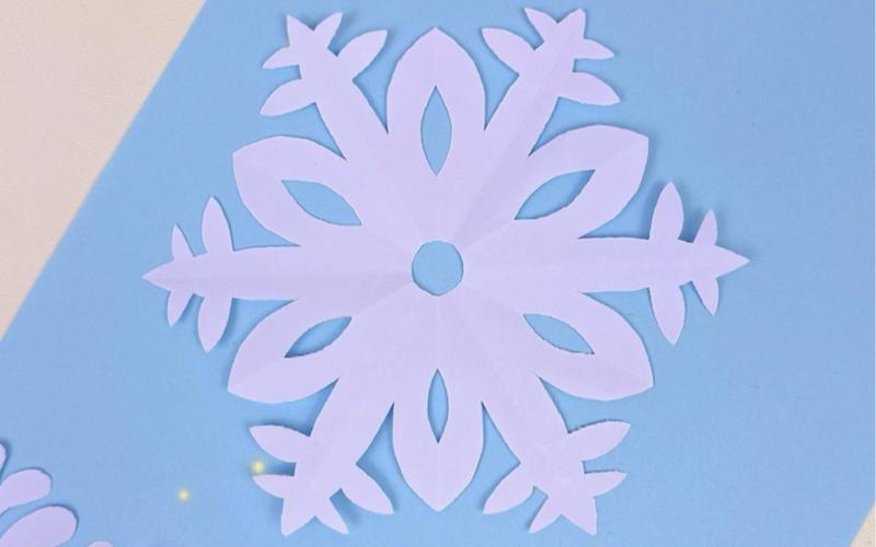 雪花剪纸教程,几种常见的雪花剪纸教程来咯,一起来剪雪花装扮冬天吧!