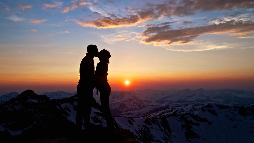 kissing,sunrise,silhouette,mountains,壁纸,高清壁纸人物,一对,情侣