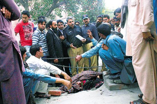 巴基斯坦女子自由恋爱亲人乱石荣誉处决