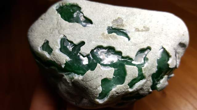 您真的了解翡翠原石的皮壳吗