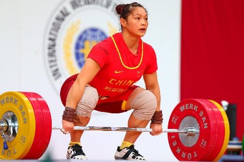 2013年10月26日   (体育)(7)举重——世锦赛:康月获得女子75公斤级一