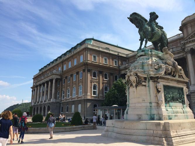【携程攻略】布达佩斯布达皇宫景点,布达皇宫是匈牙利的古宫廷,在布达