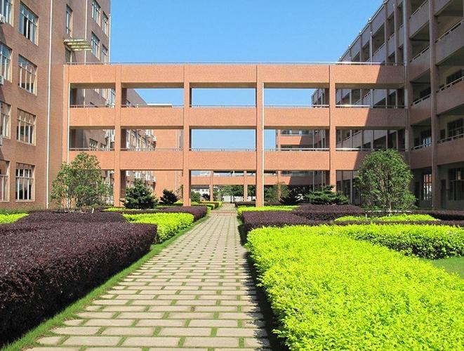 瑞安市第三中学,简称瑞安三中,创建于1956年,坐落于浙江省瑞安市塘下