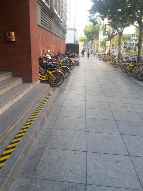 上海繁华街头实拍小黄车正在加速消失共享单车怎么了