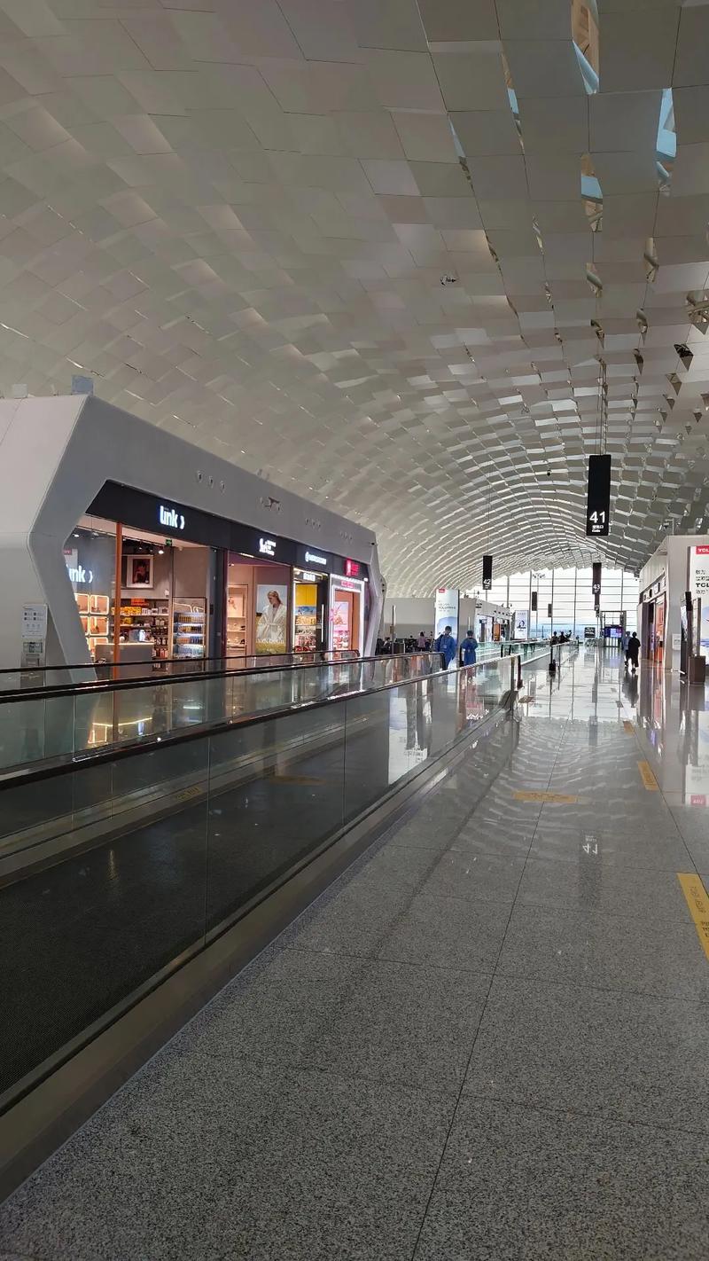 疫待重生#深圳宝安机场,南京禄口机场经历着前所未有的冷清,反 - 抖音