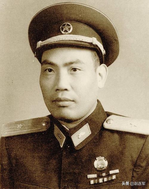 1918年11月23日出生于河南省新县卡房乡老叶湾村(后迁至湖北省大悟县