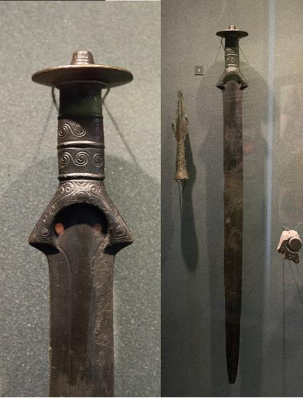 德国出土3000年青铜剑剑身竟闪闪发光外国网友都不信