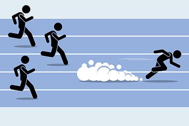 快速跑短跑运动员超越种族田径场事件中的每个人都