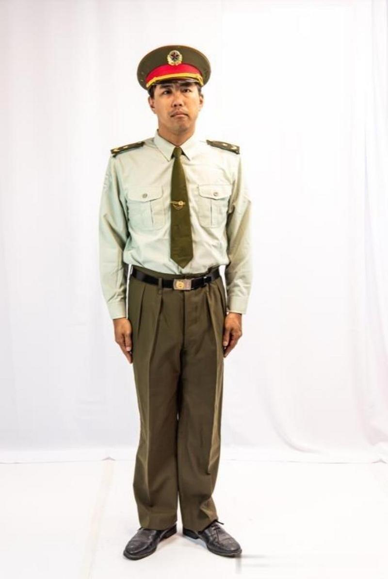 我国台湾军迷身穿解放军99式夏装.
