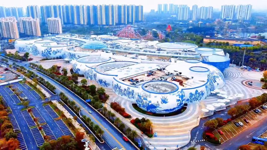 狂砸400亿建造的世界上最大的青花瓷建筑群南昌万达茂现更名融创茂,它