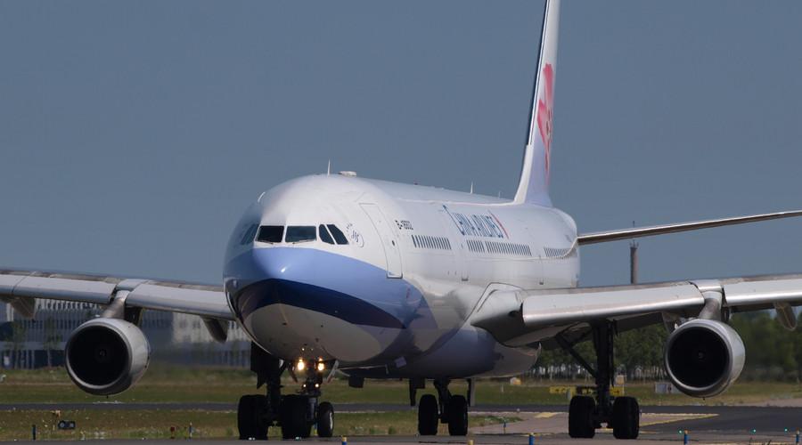 内地首架"空客a350客机完成了它的首航处女秀,平稳降落在上海虹桥机场
