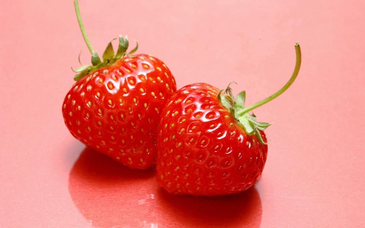 新鲜水果草莓高清桌面壁纸