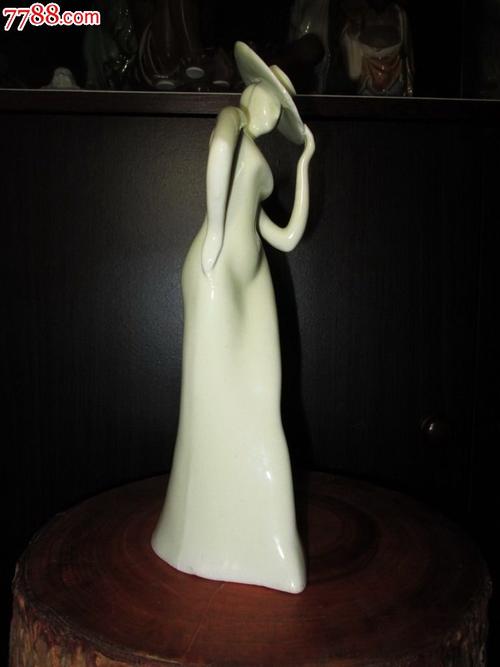 石湾八十年代艺术陶瓷--时尚女人